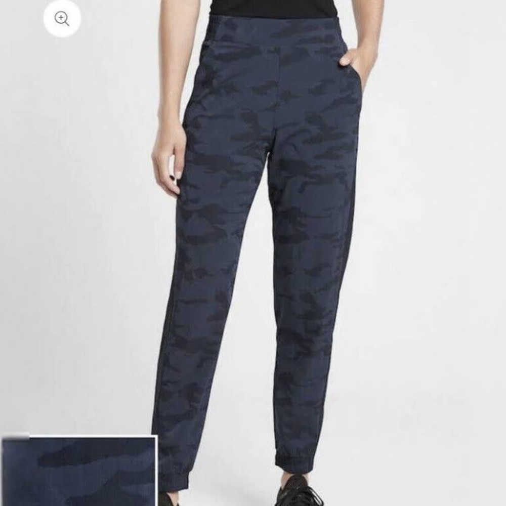 ATHLETA Brooklyn Textured Jogger in Blue Camo